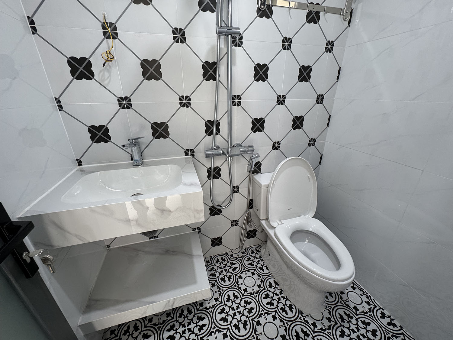 Biệt thự mini 3 lầu, t.kế Tân Cổ Điển, Full n.thất, hẻm ôtô Cầm Bá Thước - Cạnh Phố Ẩm Thực PXLong